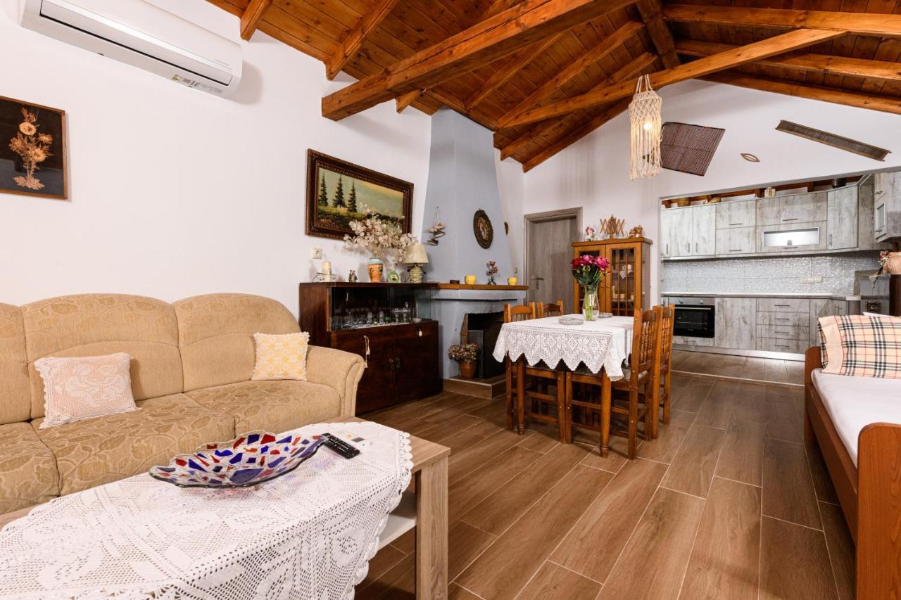 Villa Suzana Mikros Prinos Exterior foto